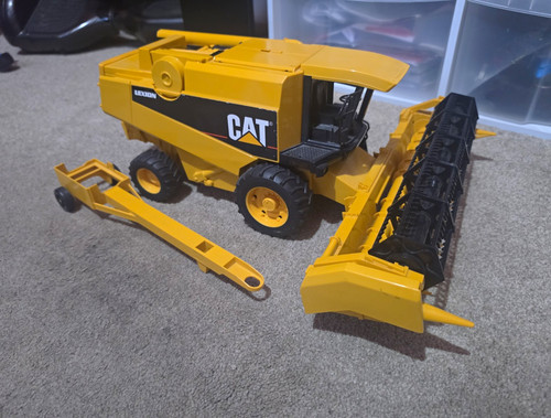 Plastic bruder cat combine - bruder,